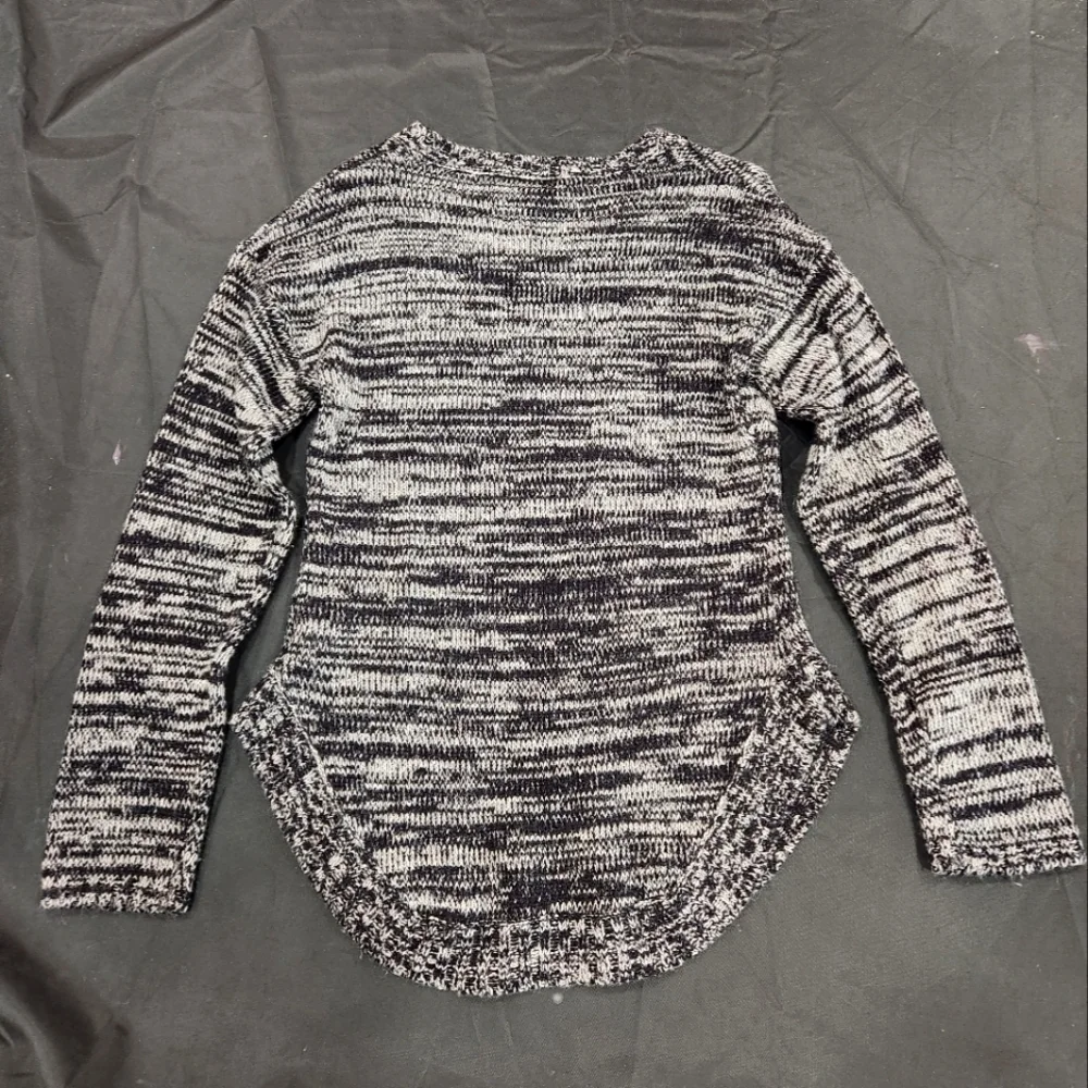 Derek Heart Knit Sweater Womens S Black Grey Scalloped Hem Rounded Cut